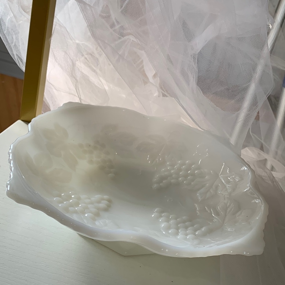 Beautiful Milk glass bowl/ dish